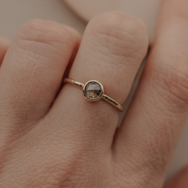 Ring with Rose Cut Rustic Diamond 5.5 mm - 14k Gold