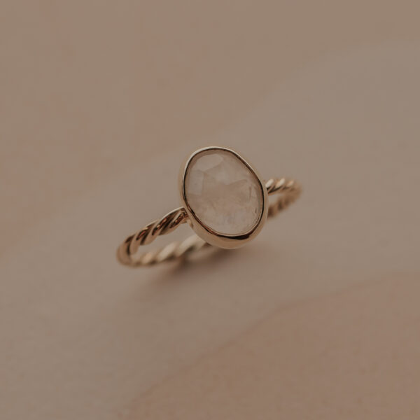 Twist ring met maansteen - 14k Gold