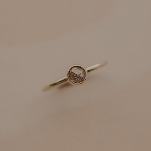 Ring met 4.5 mm ronde roos geslepen diamant - 14k goud