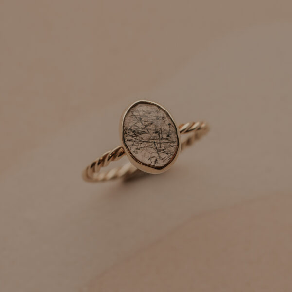 Twist ring met ovaal toermalijn kwarts - 14k Gold