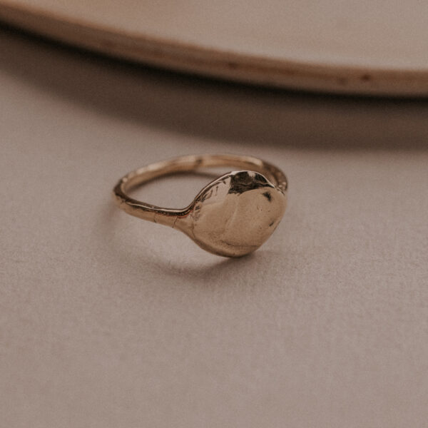 Signet ring