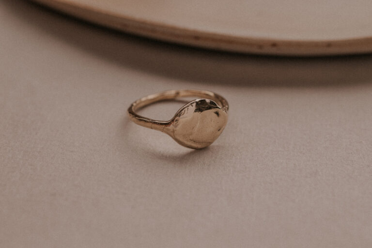 Signet ring