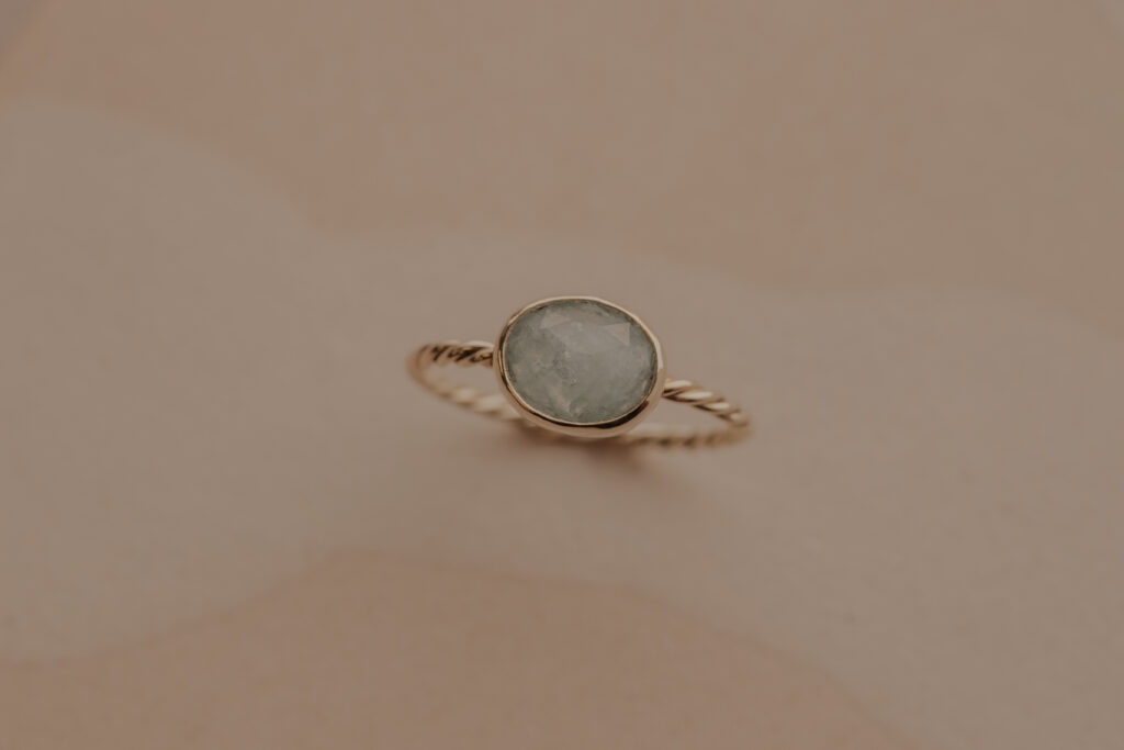 Twist ring met ovaal aquamarijn - 14k Gold
