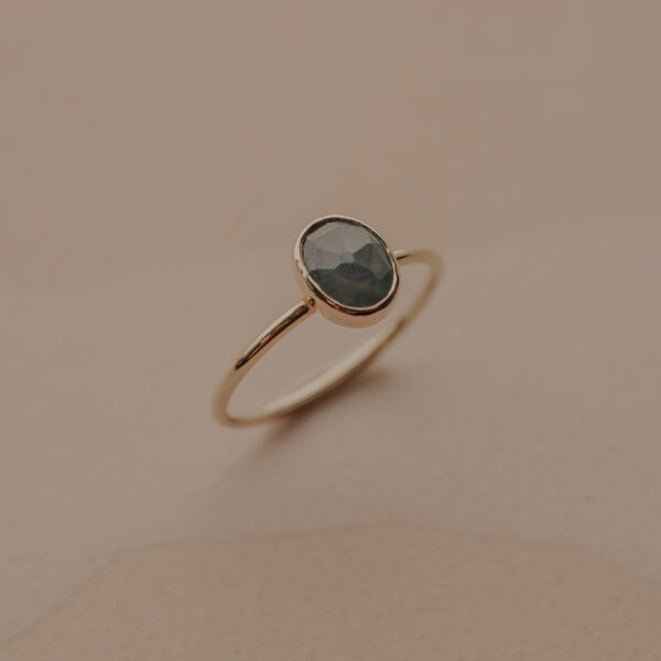 Fijne ring met lichtblauw saffier - 14k Gold