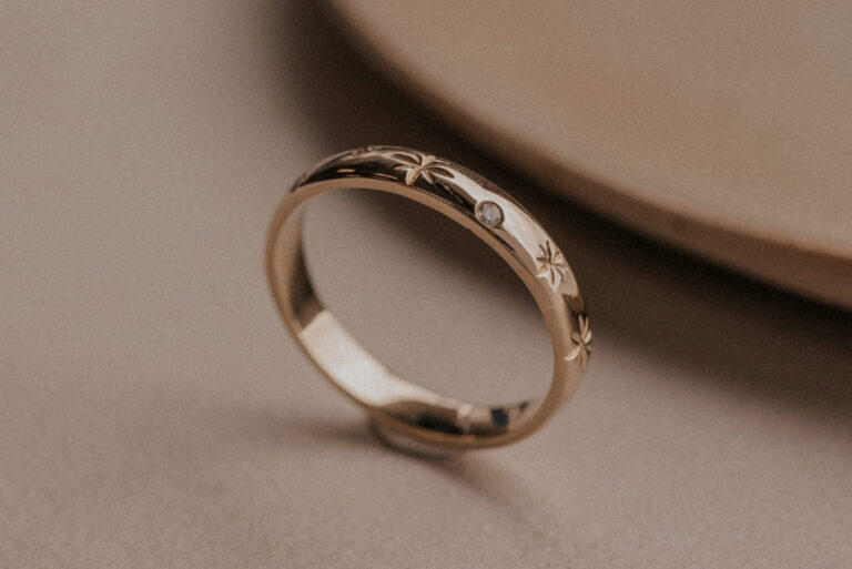 Ring with engraved stars and diamonds resembling the universe