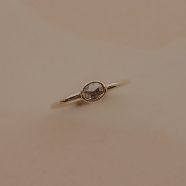 Ring met ovale diamant - 14k goud