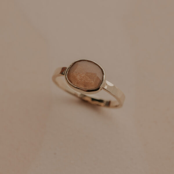 Ring met chocolade/perzik maansteen - 14k Gold