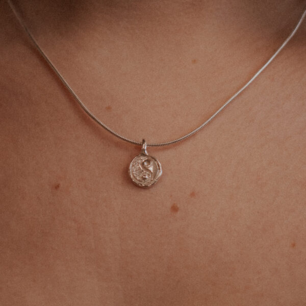 Balance to Nature aan Slangen collier - Zilver