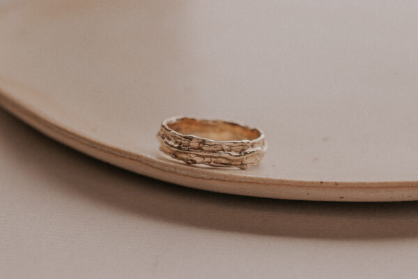The Willow ring, crafted in shimmering gold, has a sturdy form and holds elegance at the same time, while it displays imperfections in harmony