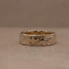 organische brede gouden ring met gesmolten structuur