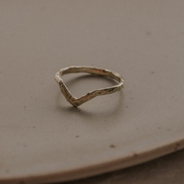 Molten Arrow Ring – 9k & 14k Gold