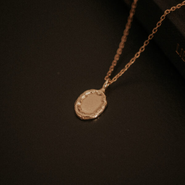 Oasis Charm met Facetketting of Satijnkoord - Brass/Messing
