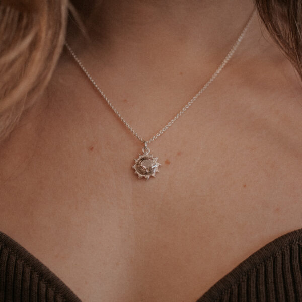 Sun Charm aan Anker ketting - Zilver