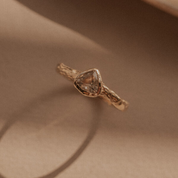 Stone Signet ring met witte topaas - 9k goud