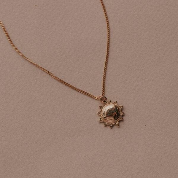 Gourmet collier met sun bedel | 9k goud